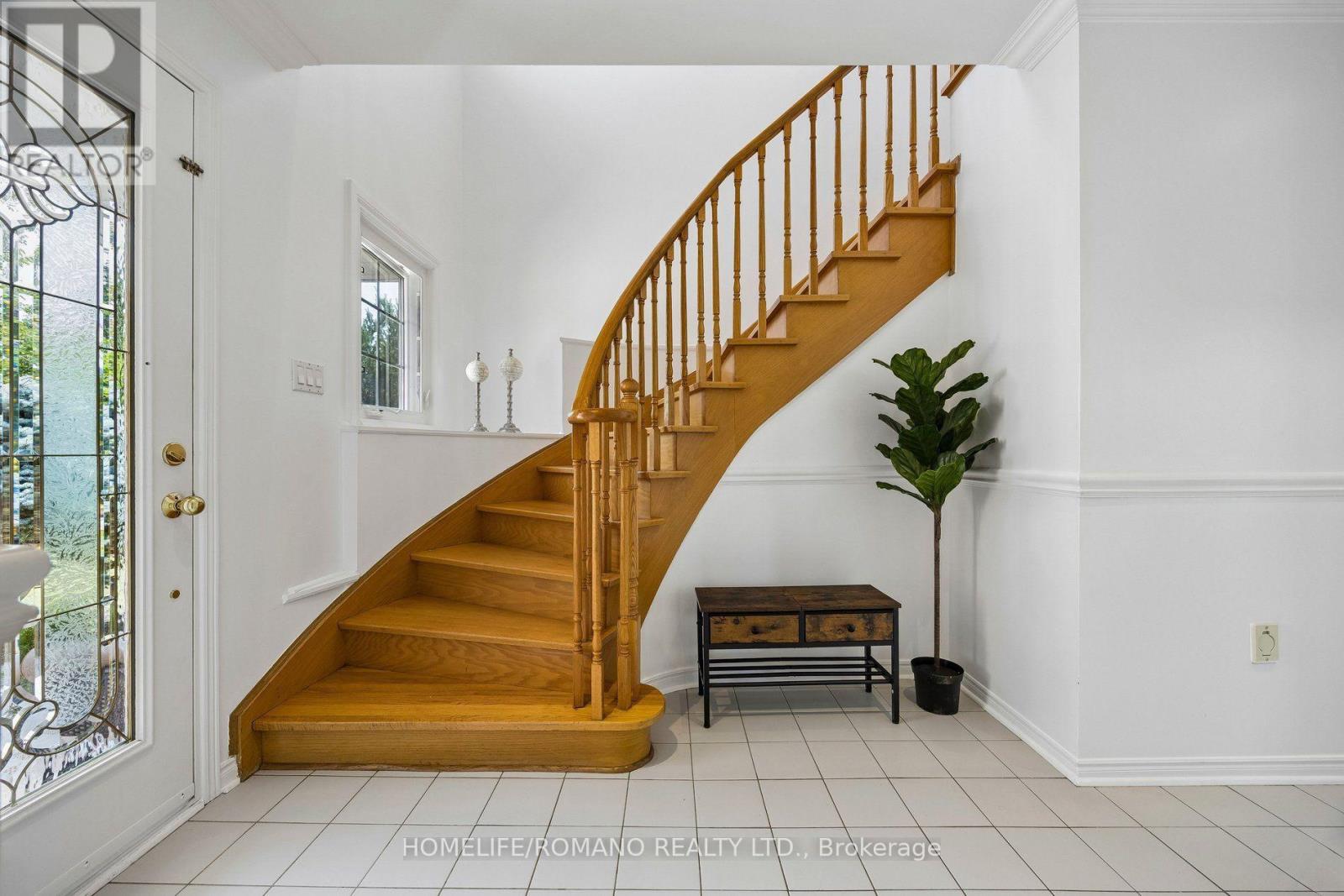 54 Links Road Property Photo 5