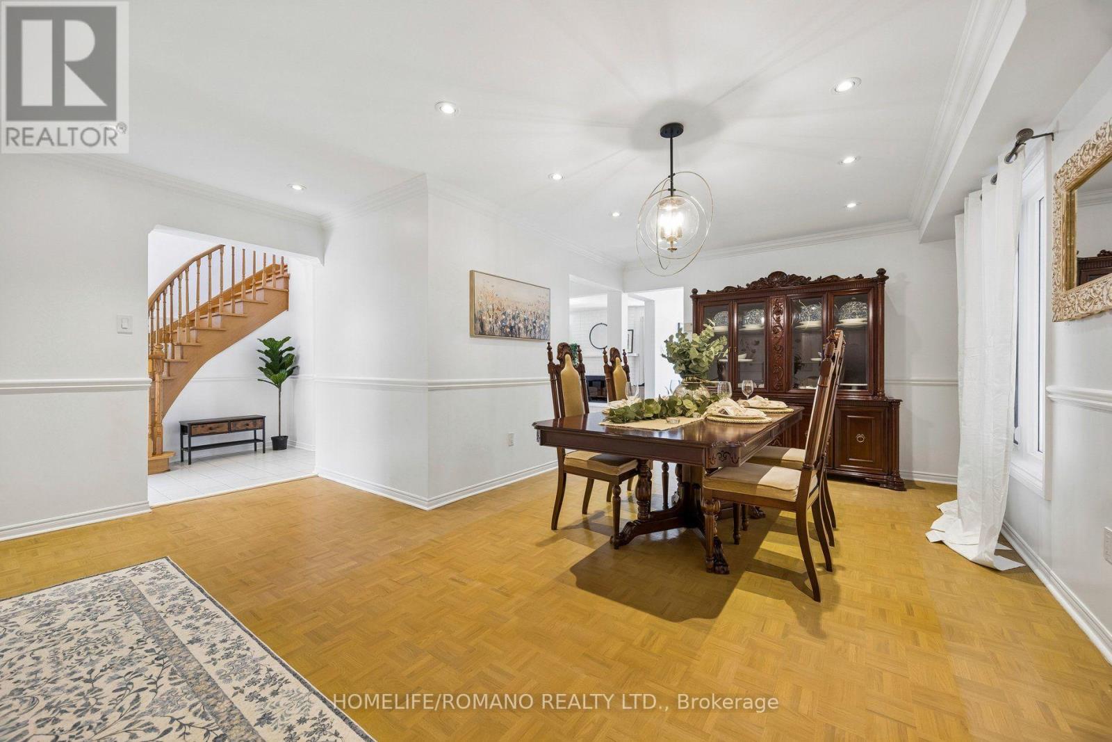 54 Links Road Property Photo 7
