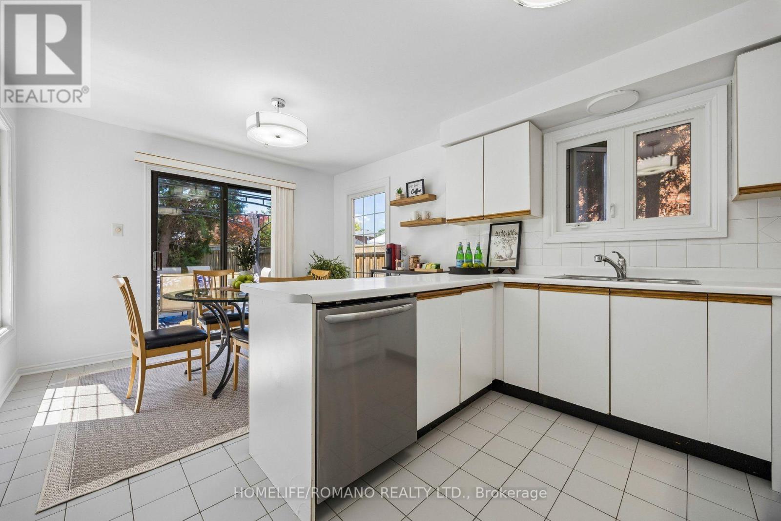 54 Links Road Property Photo 9