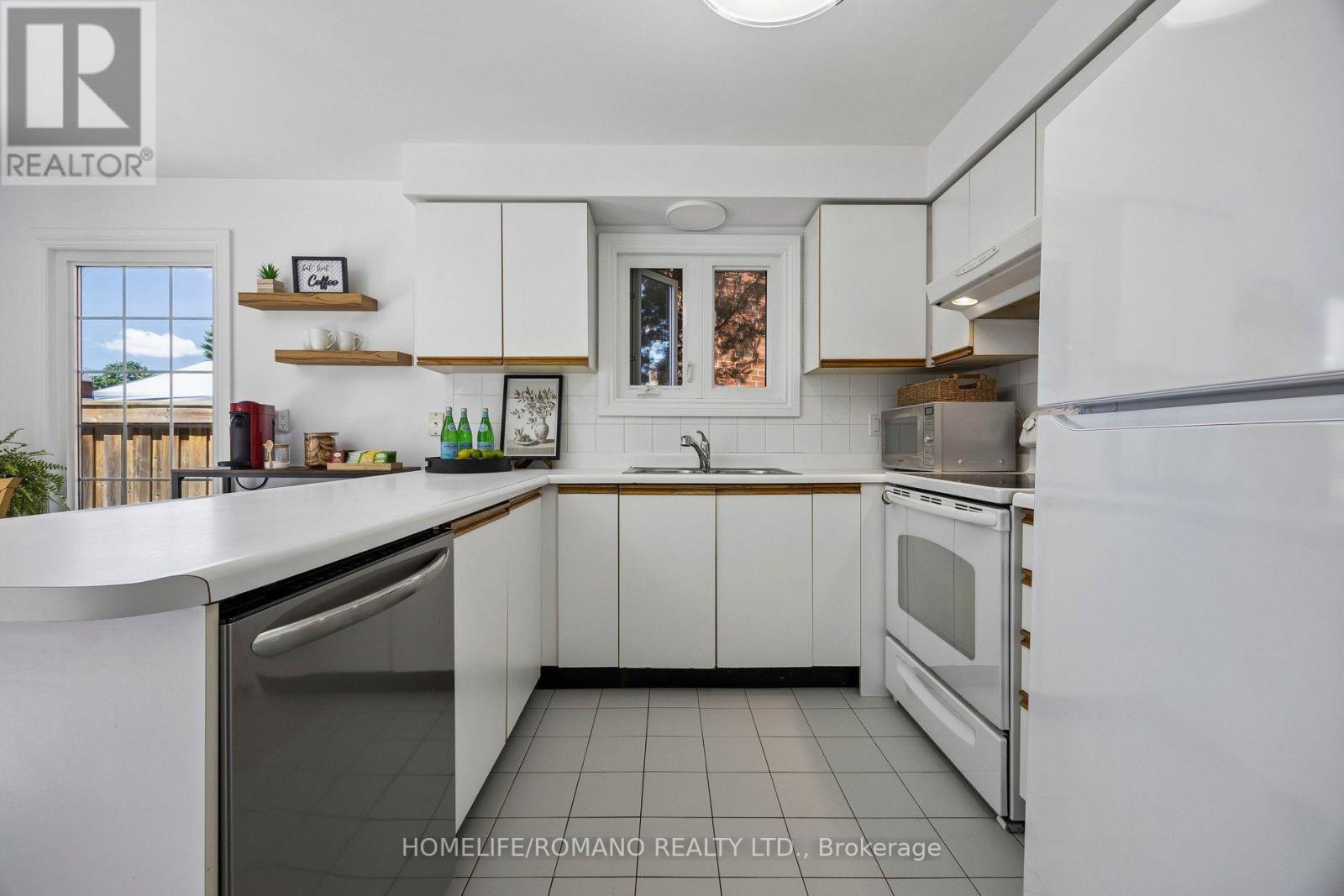 54 Links Road Property Photo 10