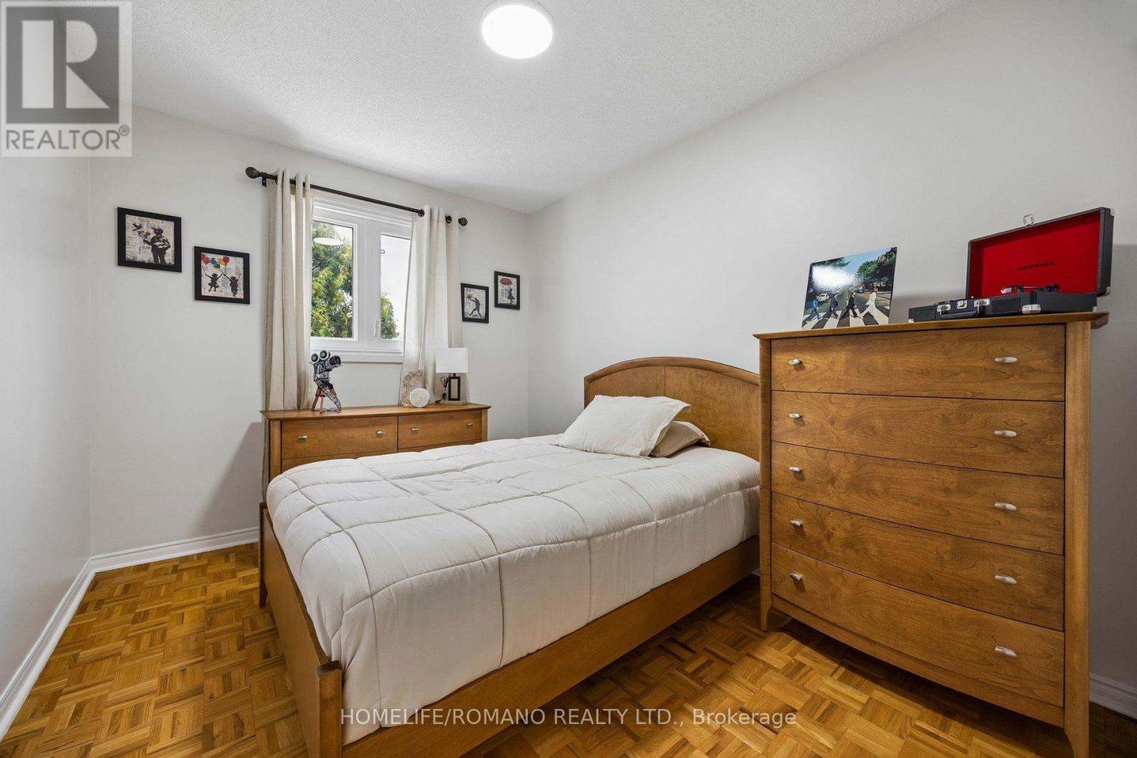 54 Links Road Property Photo 20