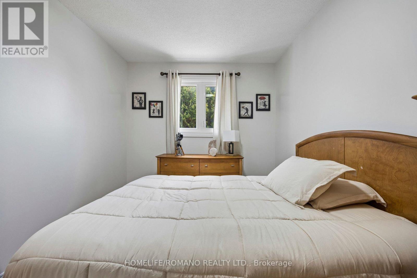 54 Links Road Property Photo 21