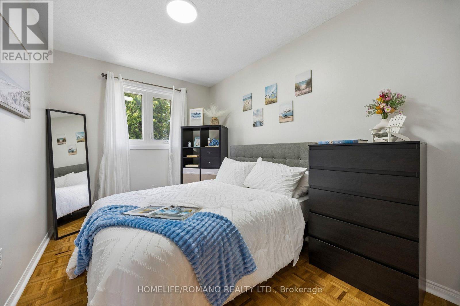 54 Links Road Property Photo 22