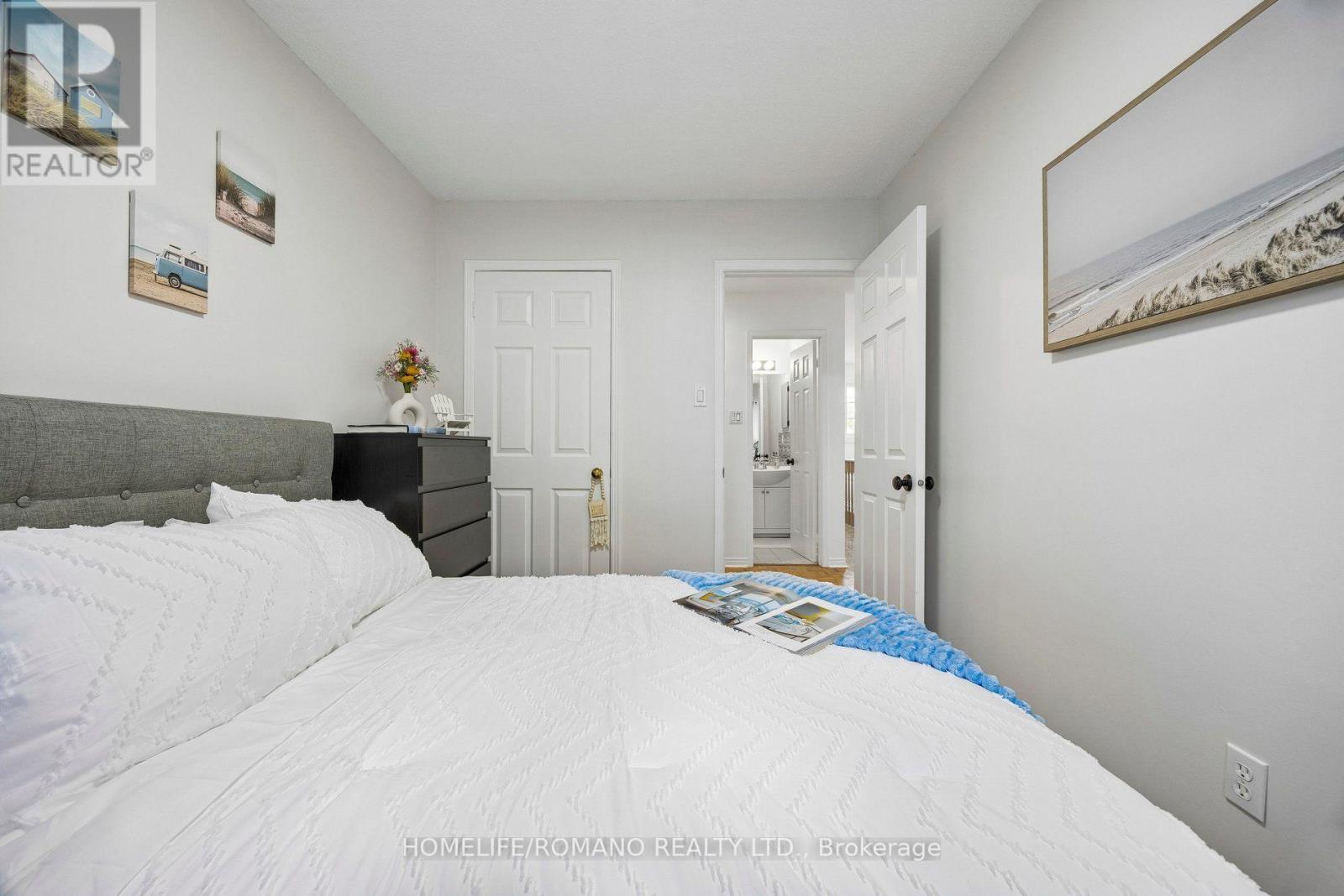 54 Links Road Property Photo 23