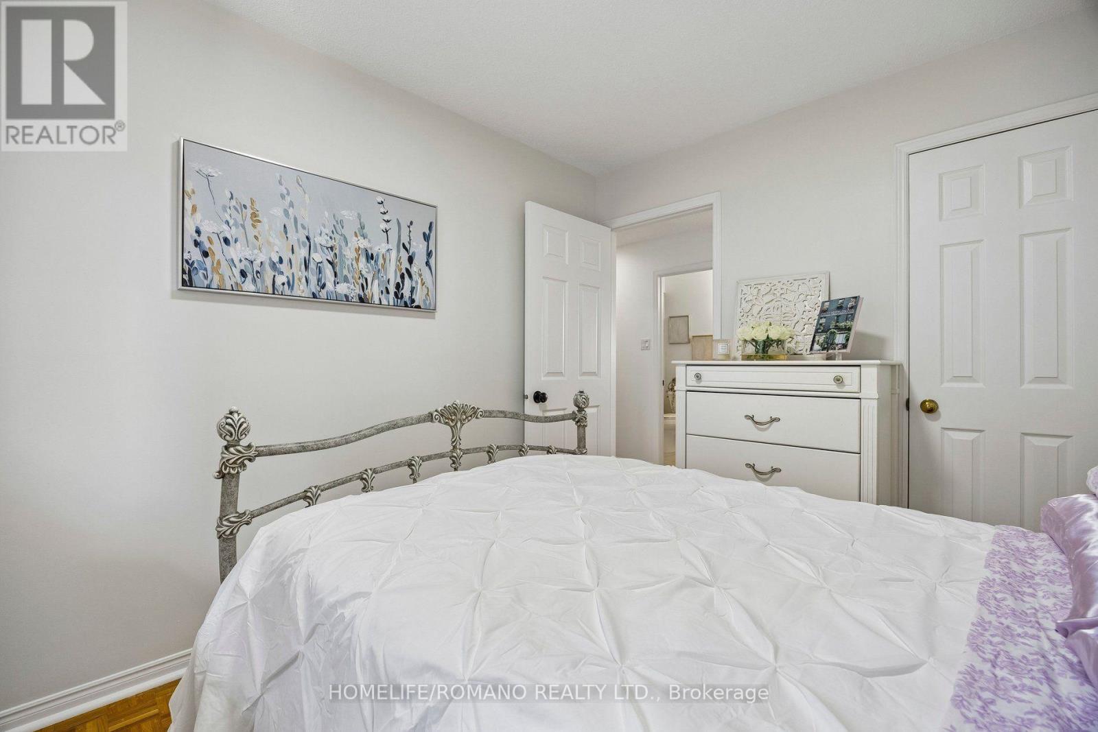 54 Links Road Property Photo 24