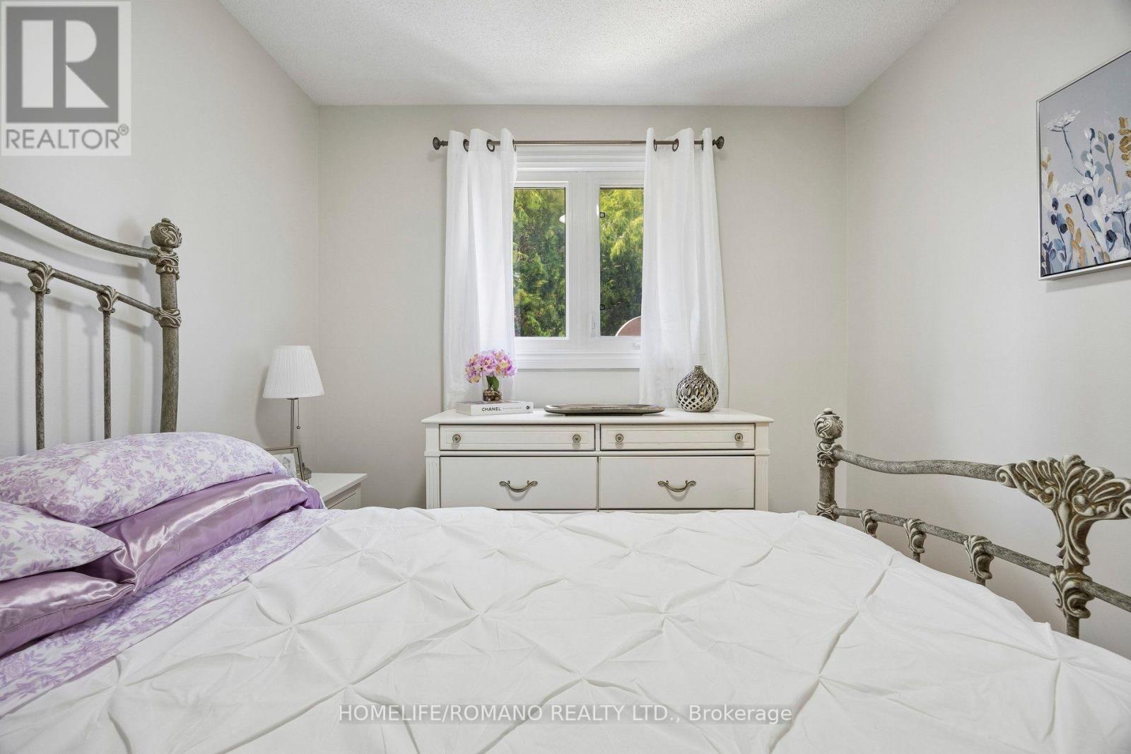 54 Links Road Property Photo 25