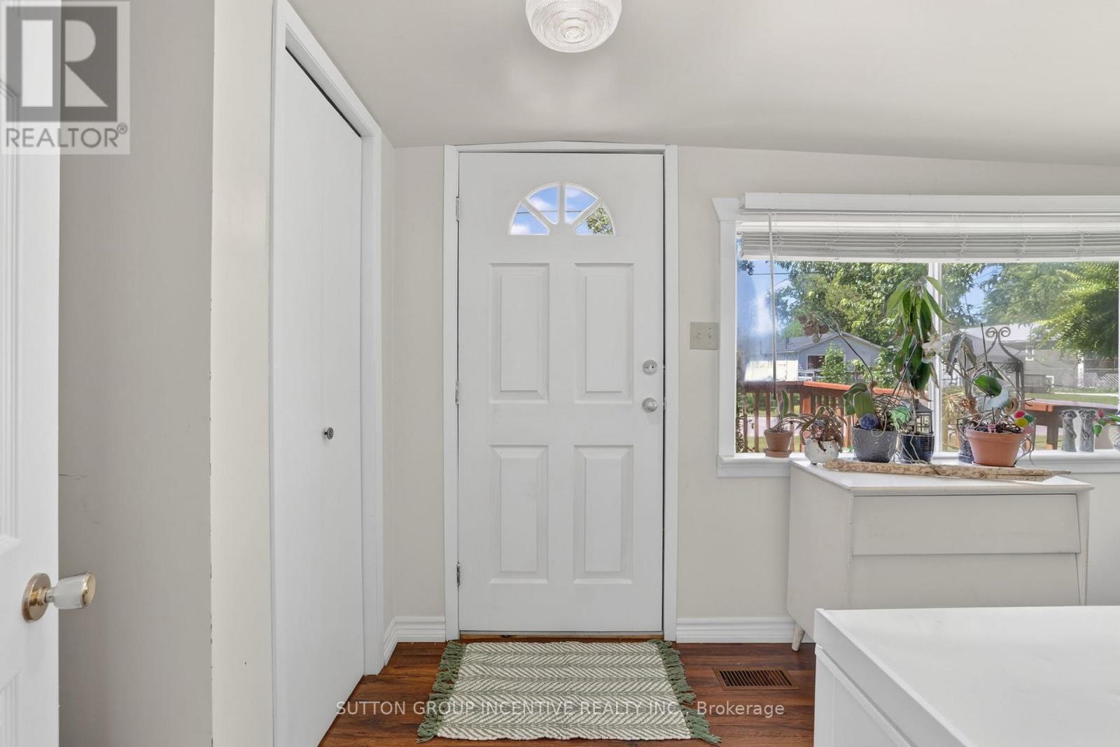191 Ways Bay Drive Property Photo 8