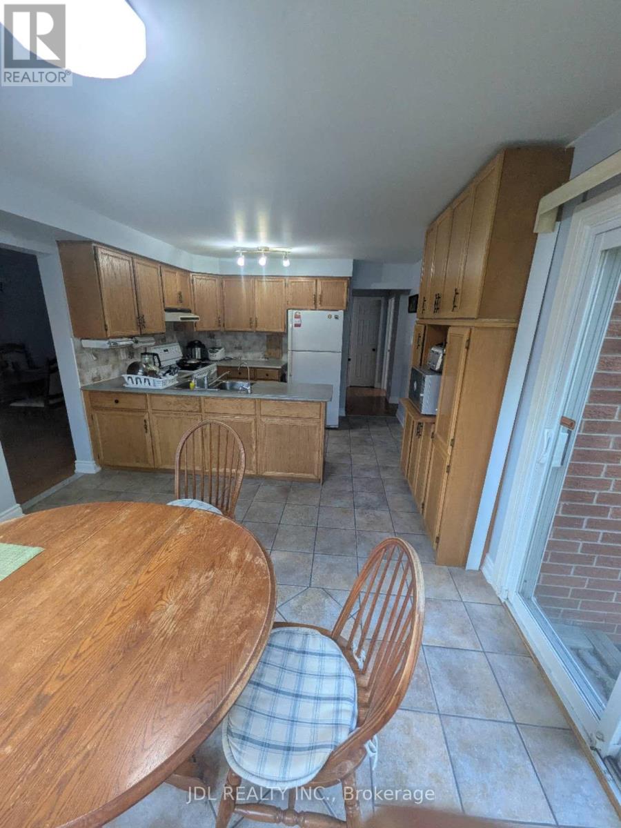 37 GARNISH GREEN GROVE