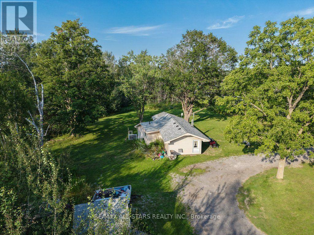 6059 6th Concession Property Photo 1