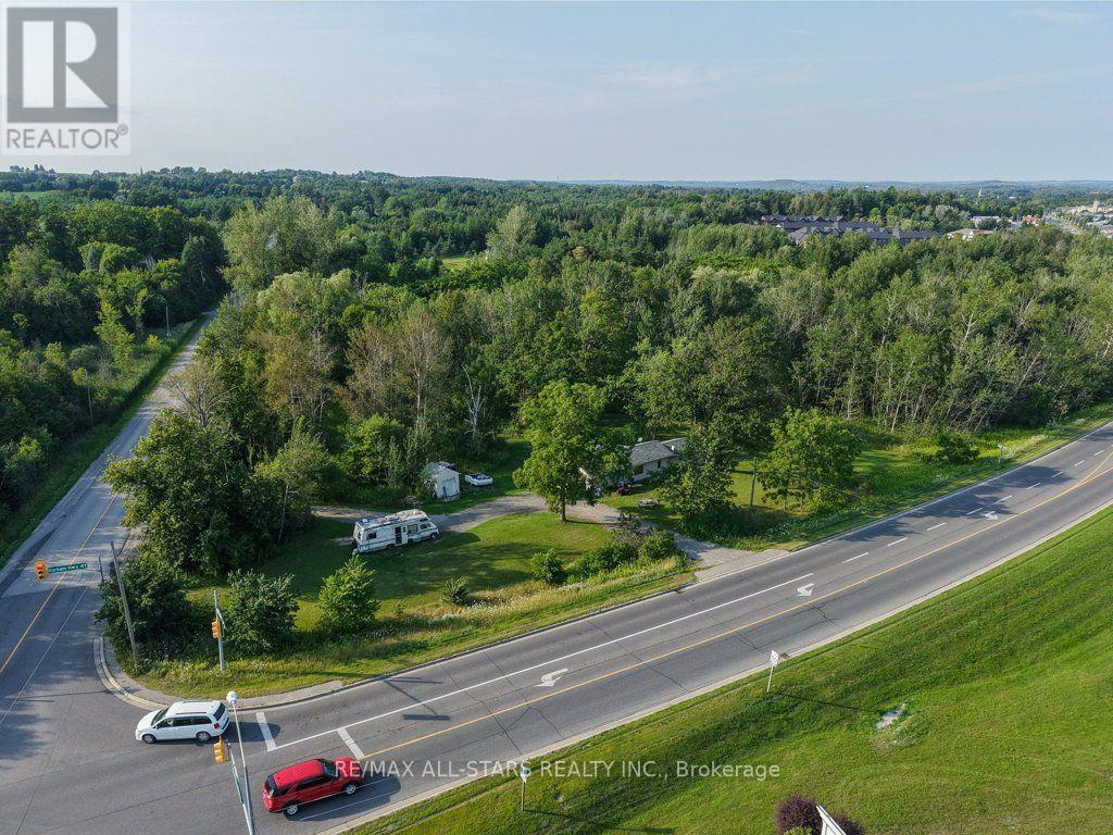 6059 6th Concession Property Photo 2