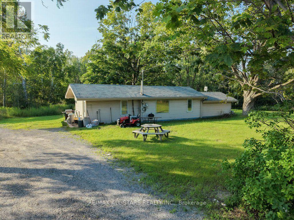 6059 6th Concession Property Photo 4