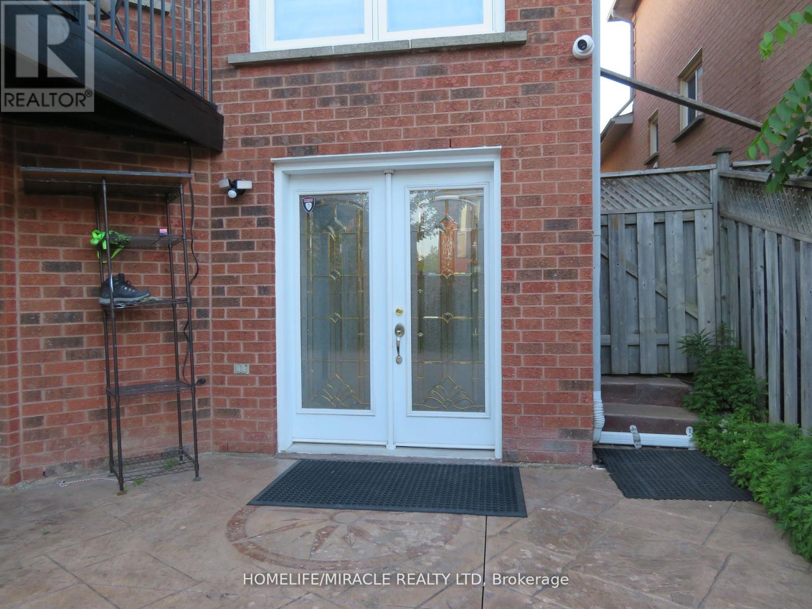 10 PINE BOUGH MANOR Property Photo 1