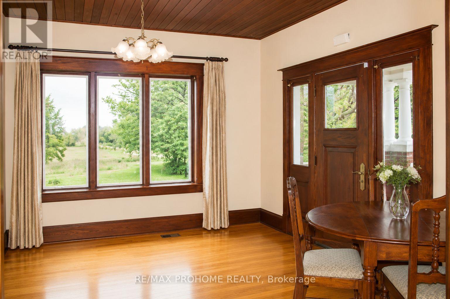 3869 7th Line Property Photo 8