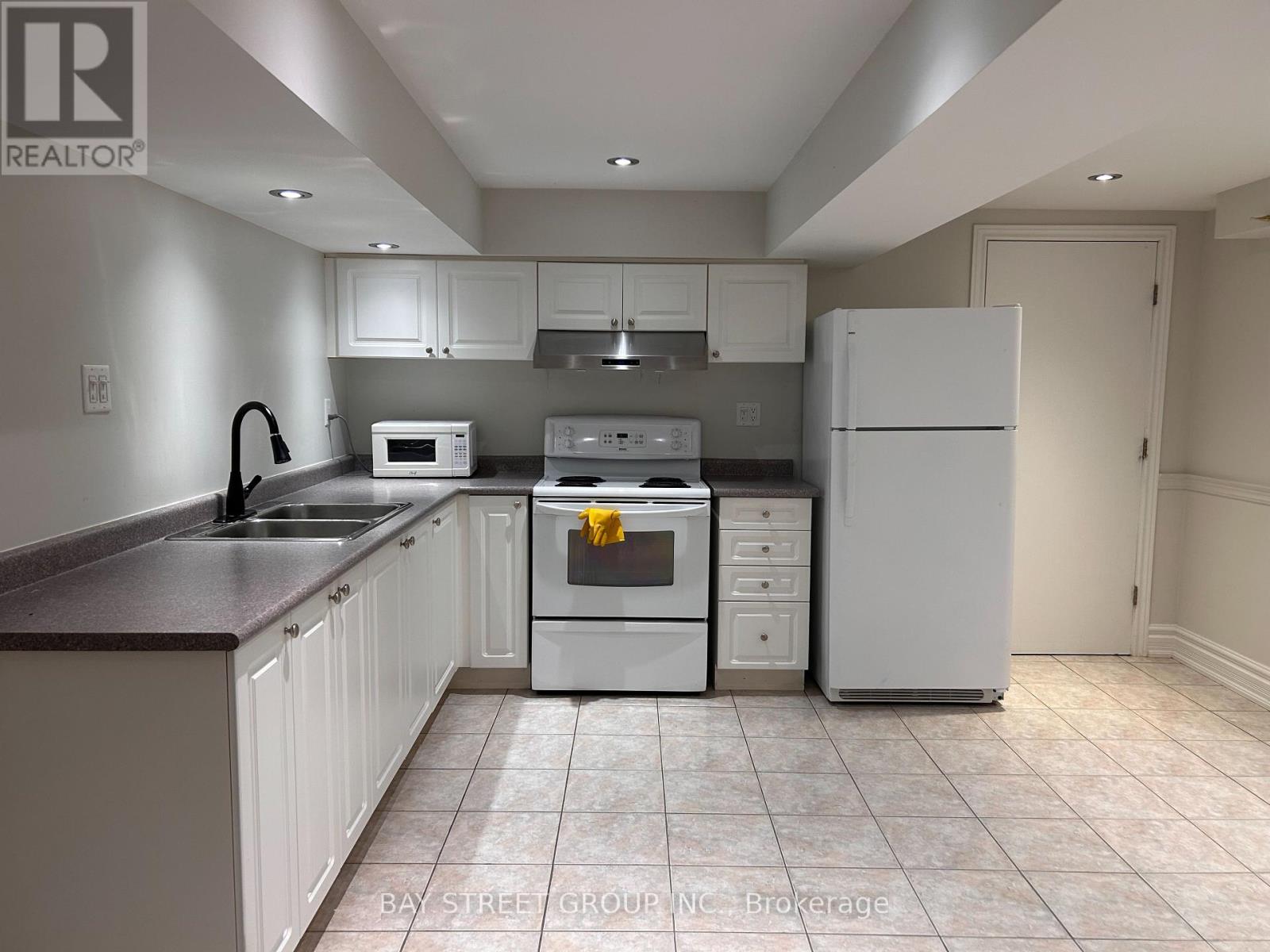25 Kirkbride Crescent Property Photo 2