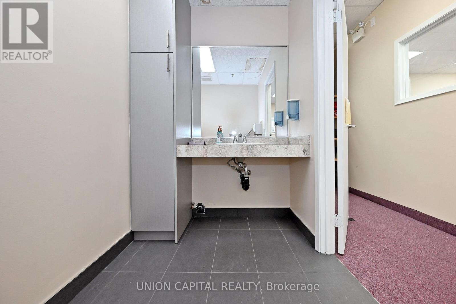7 & 8 - 95 Royal Crest Court Property Photo 30