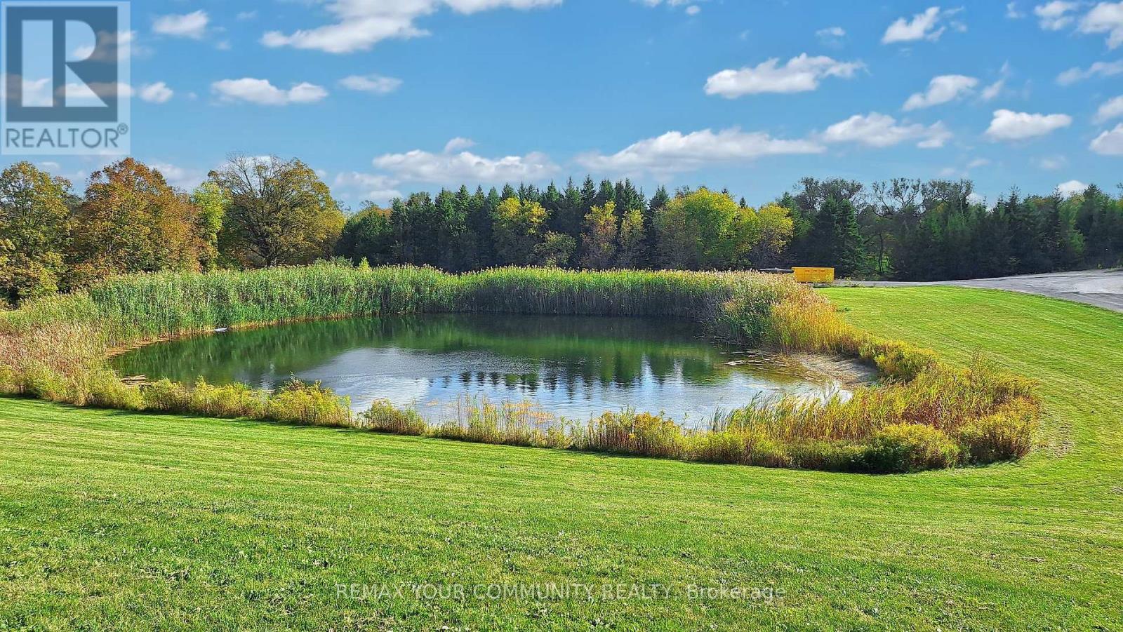 1065 20th Side Road Property Photo 9