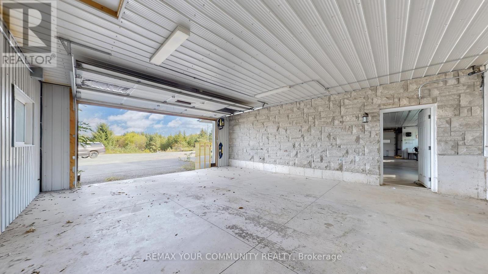 1065 20th Side Road Property Photo 10