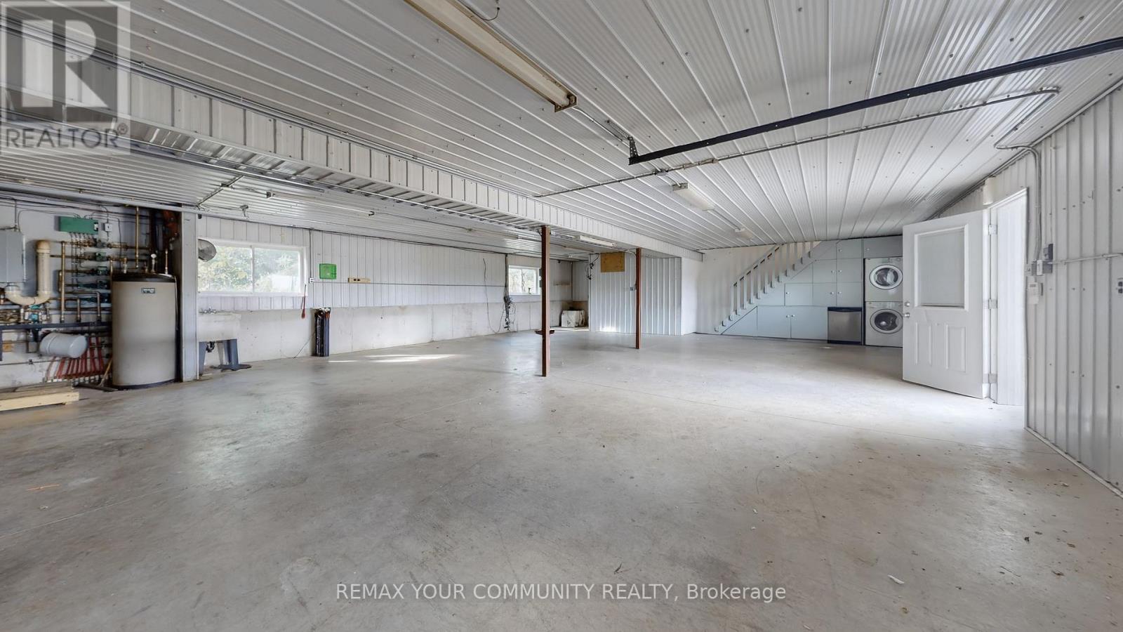 1065 20th Side Road Property Photo 11