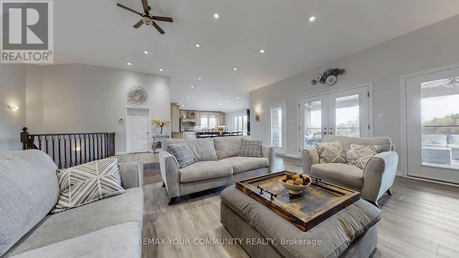 1065 20th Side Road Property Photo 15