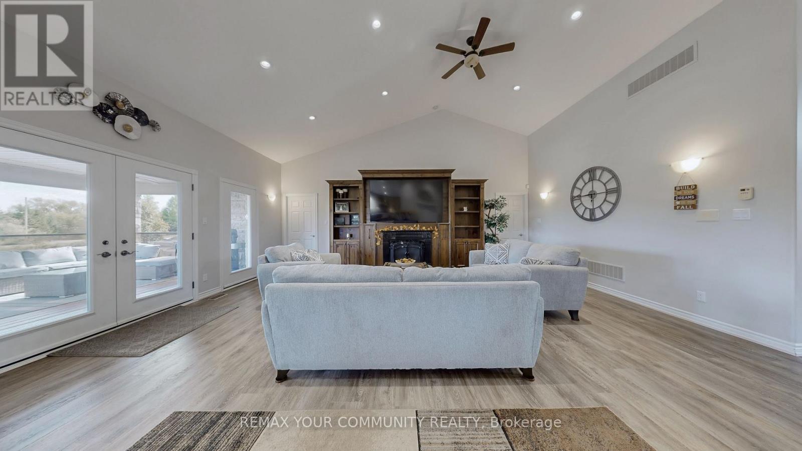 1065 20th Side Road Property Photo 18