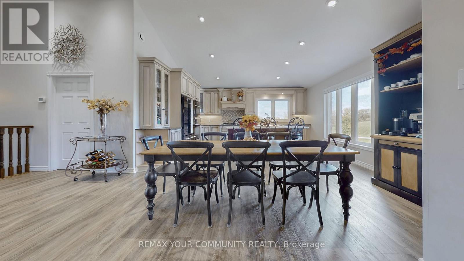 1065 20th Side Road Property Photo 19