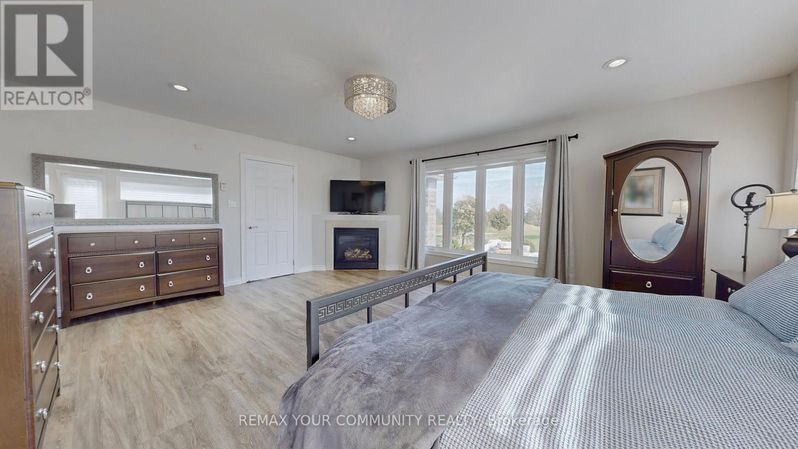 1065 20th Side Road Property Photo 25