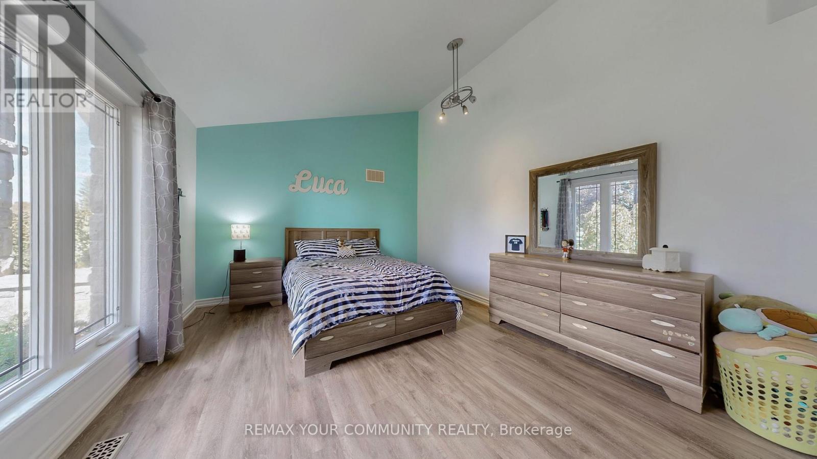 1065 20th Side Road Property Photo 32