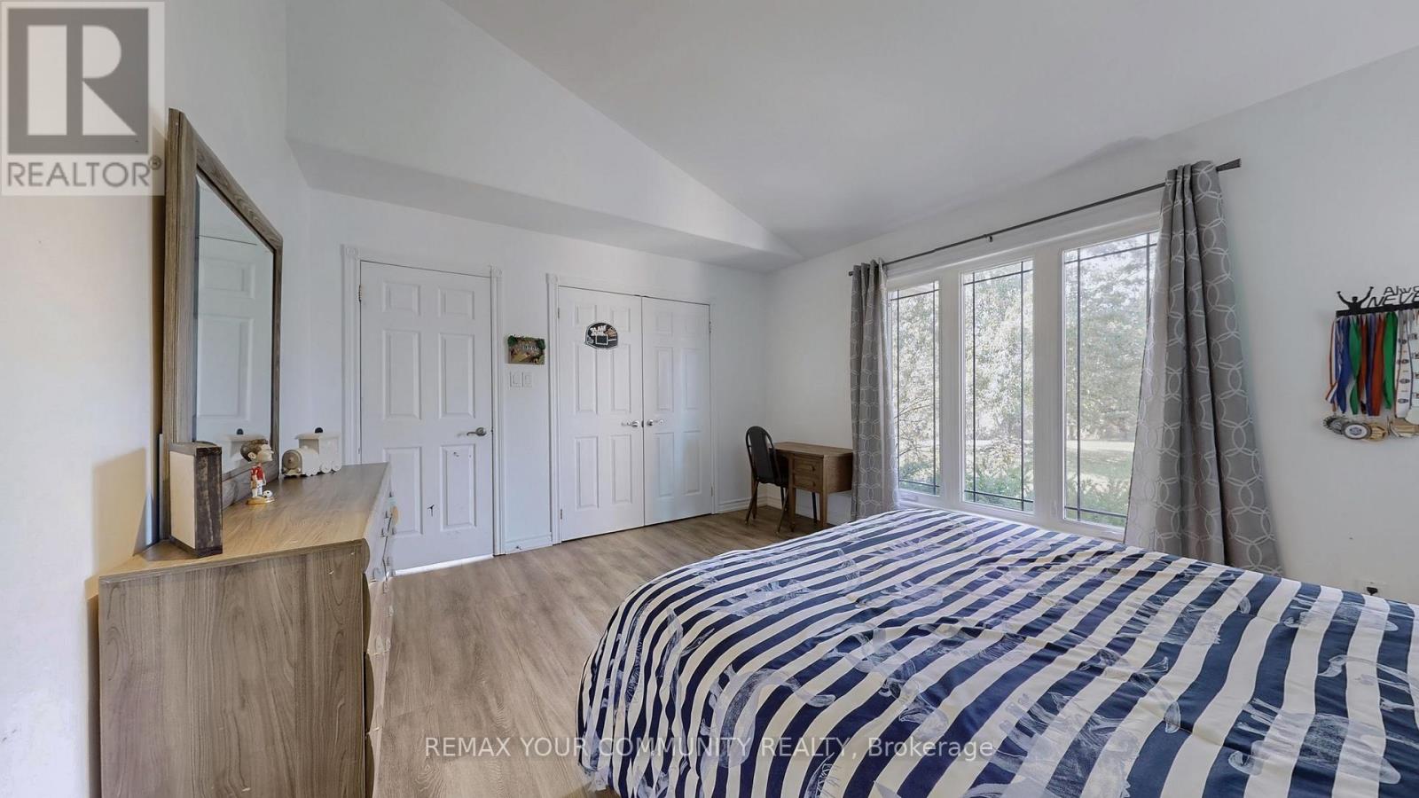 1065 20th Side Road Property Photo 33