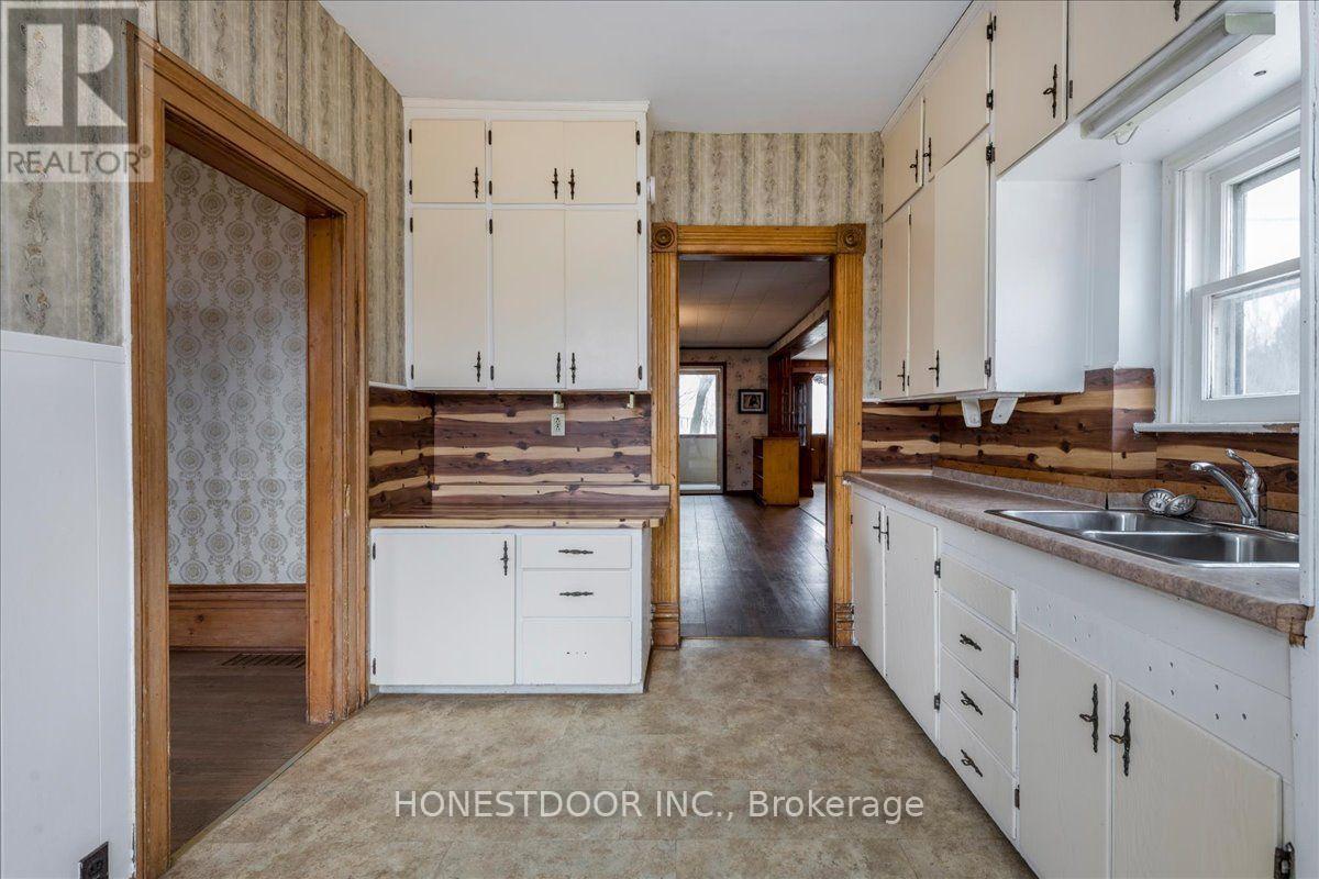 5974 5th Side Road Property Photo 12