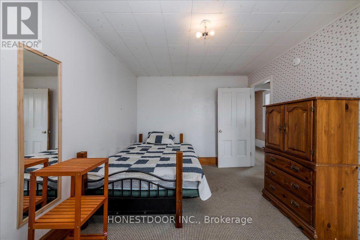5974 5th Side Road Property Photo 16