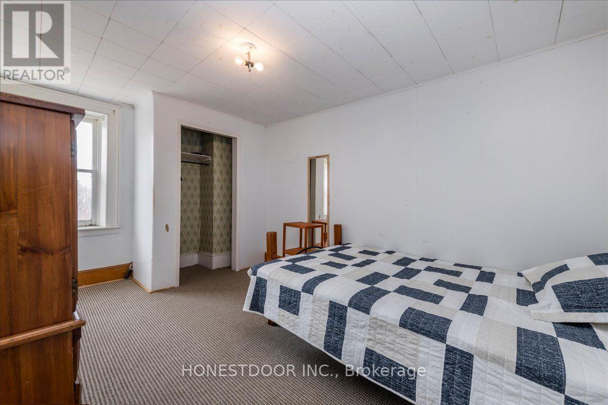 5974 5th Side Road Property Photo 17