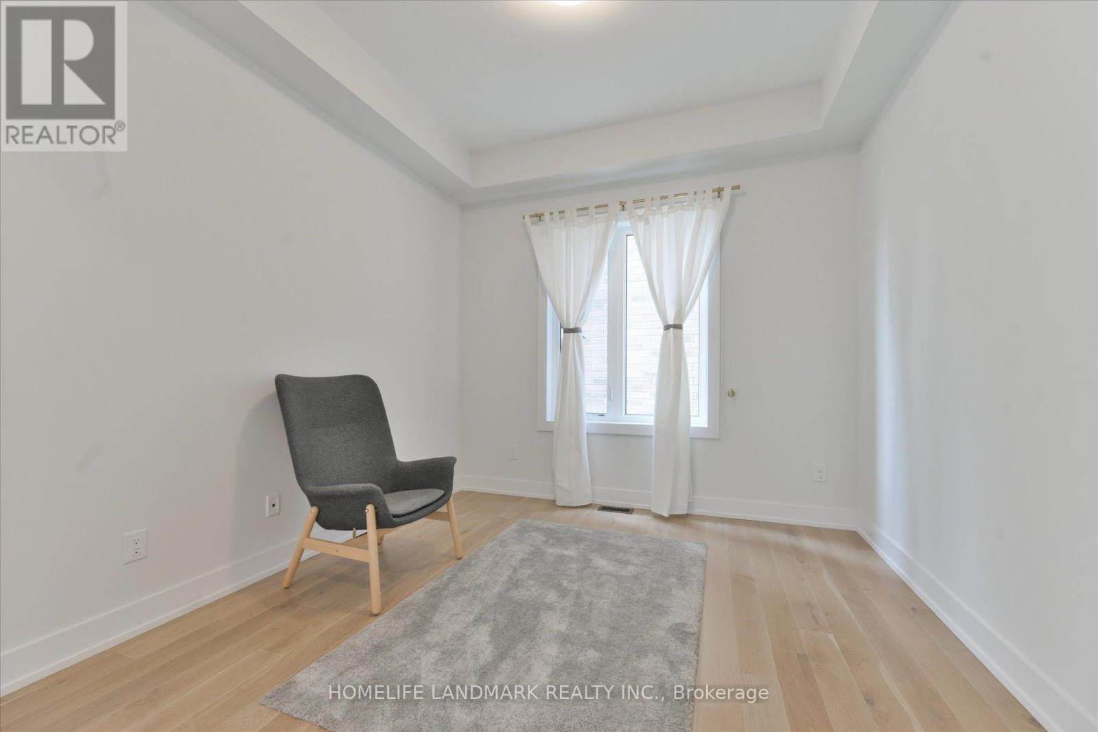 108 Pine Hill Crescent E Property Photo 4
