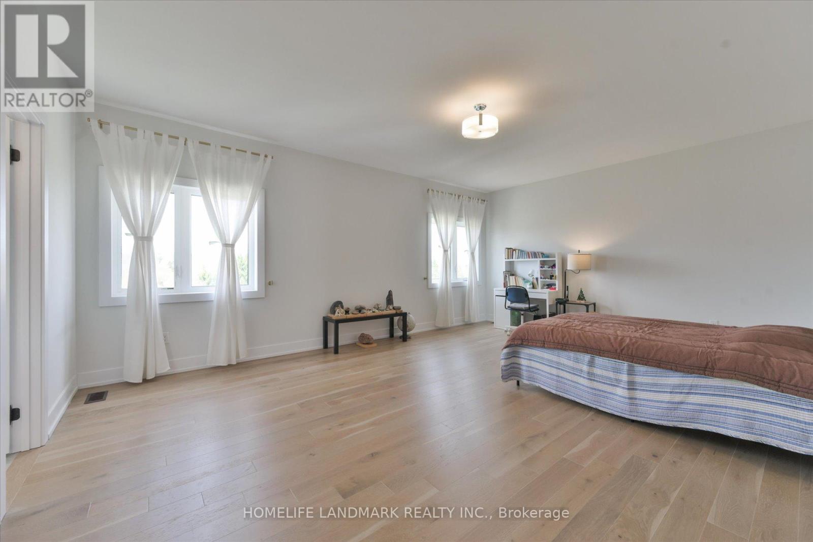 108 Pine Hill Crescent E Property Photo 16