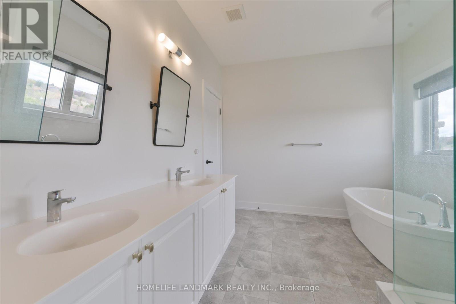 108 Pine Hill Crescent E Property Photo 17