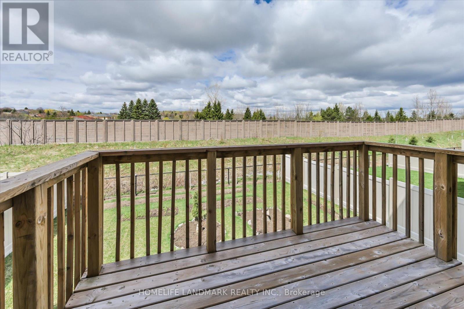 108 Pine Hill Crescent E Property Photo 23