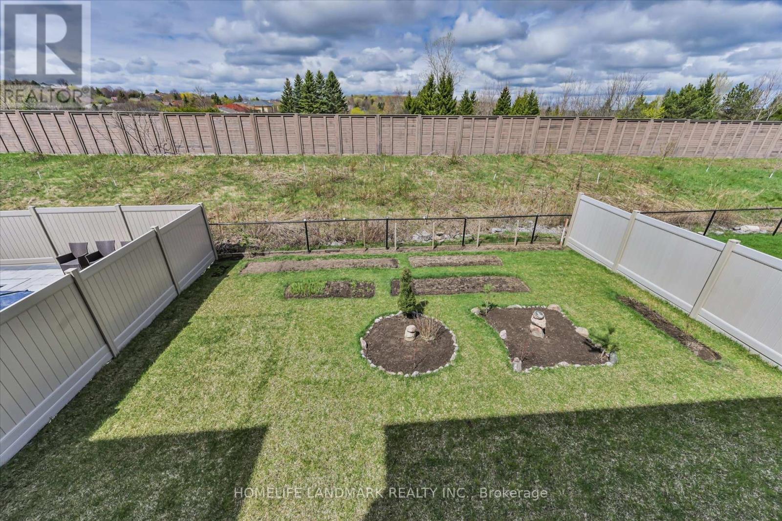108 Pine Hill Crescent E Property Photo 24