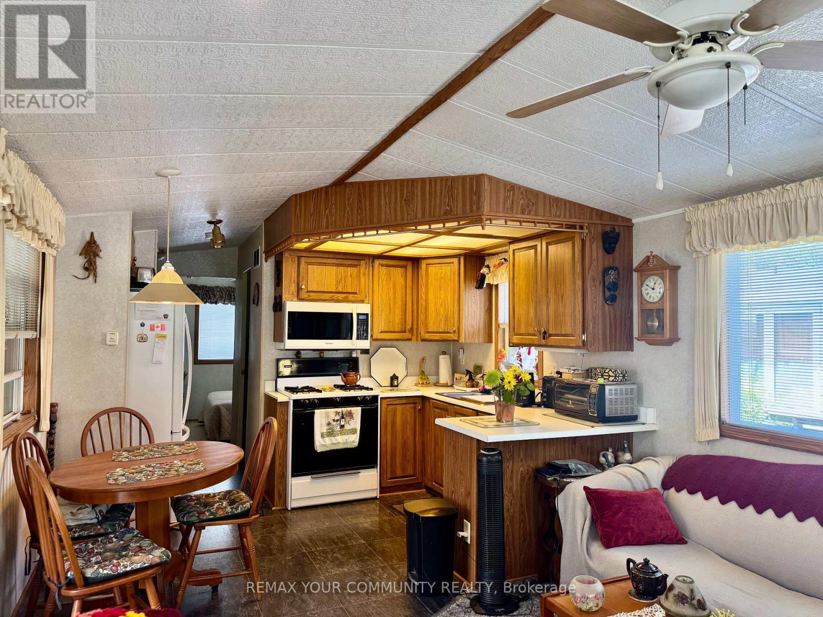 285 Crydermans 313 Side Road Property Photo 9