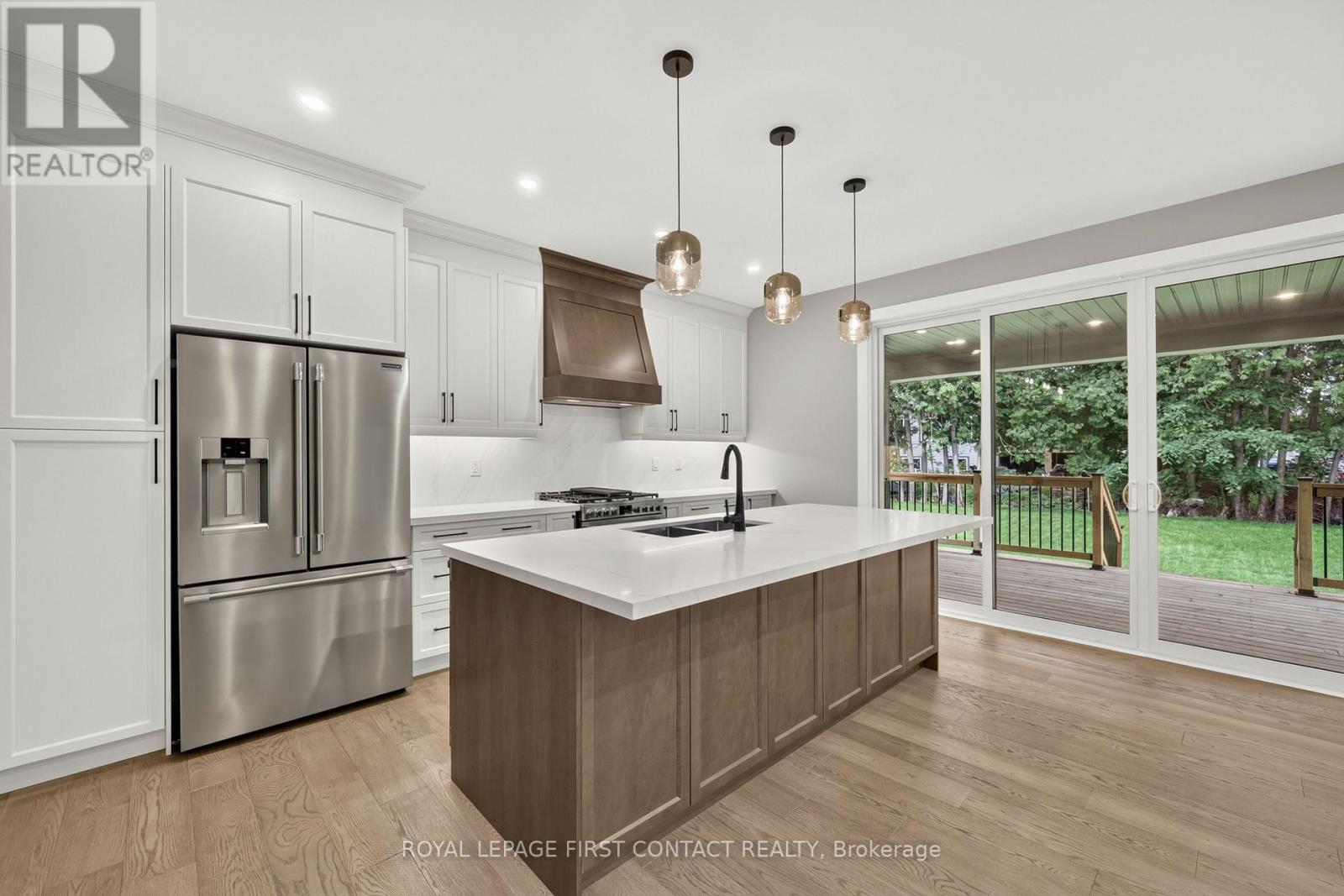 Upper - 933 7th Line Property Photo 4