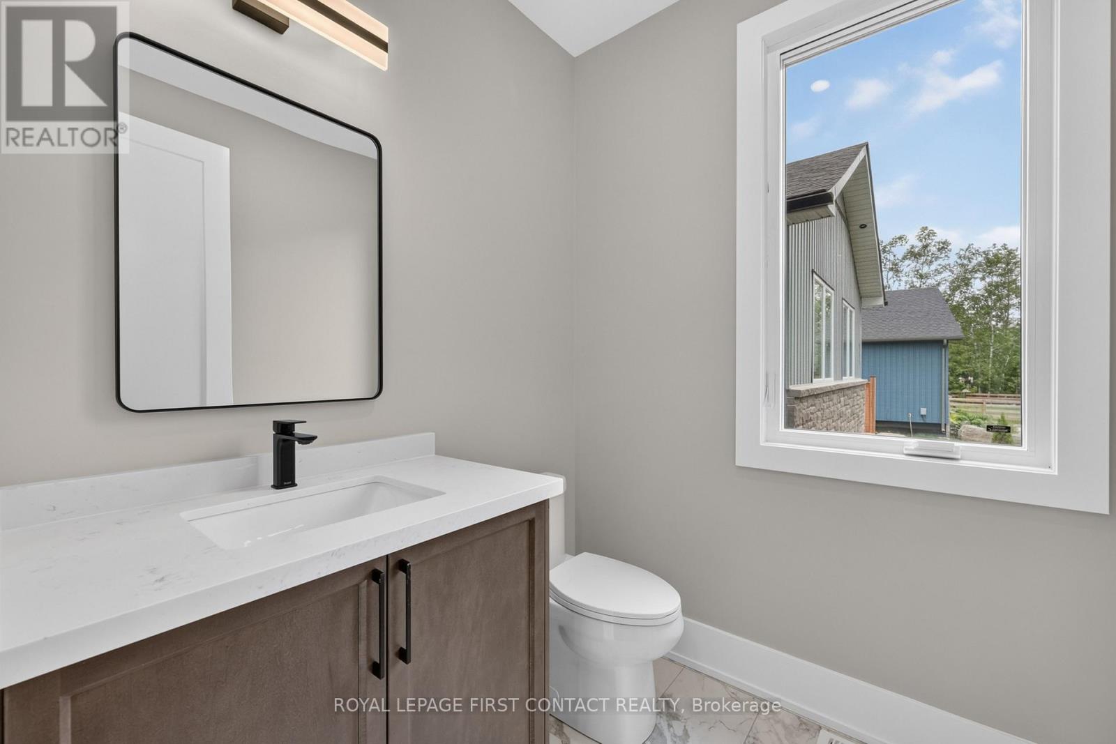 Upper - 933 7th Line Property Photo 9