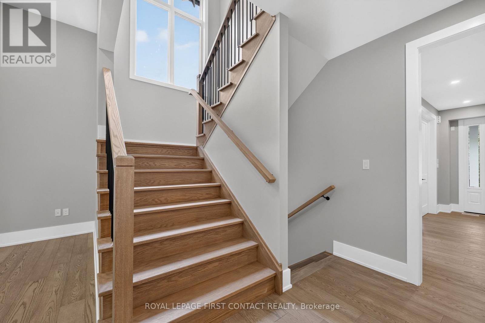 Upper - 933 7th Line Property Photo 10