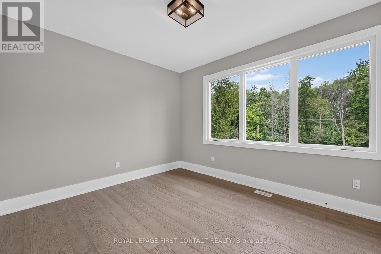Upper - 933 7th Line Property Photo 19