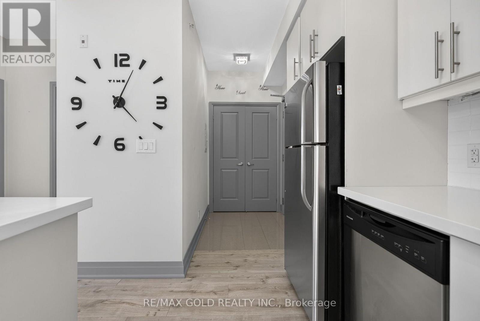 909 - 24 Woodstream Boulevard Property Photo