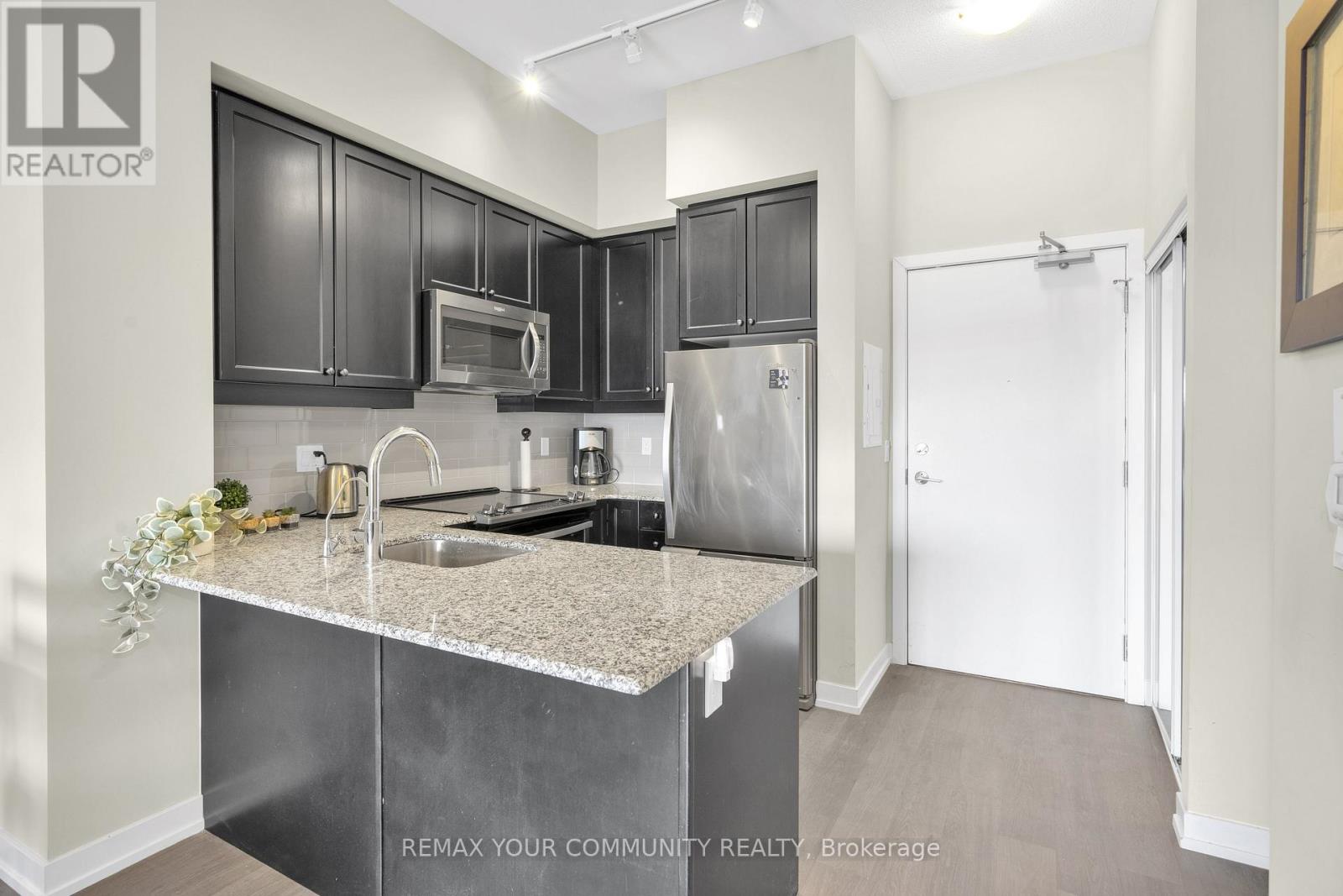 Ph401 - 555 William Graham Drive Property Photo 2