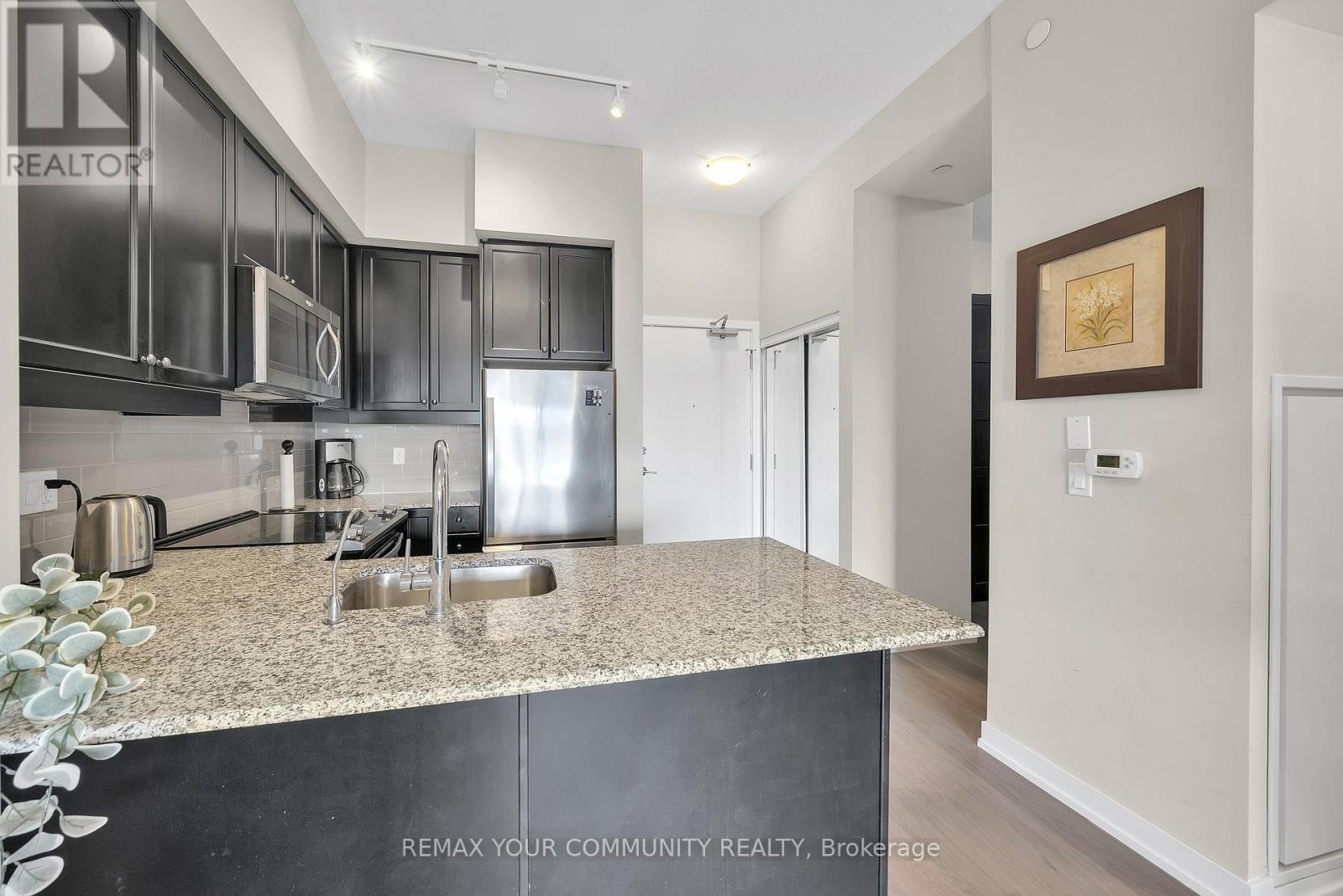 Ph401 - 555 William Graham Drive Property Photo 3