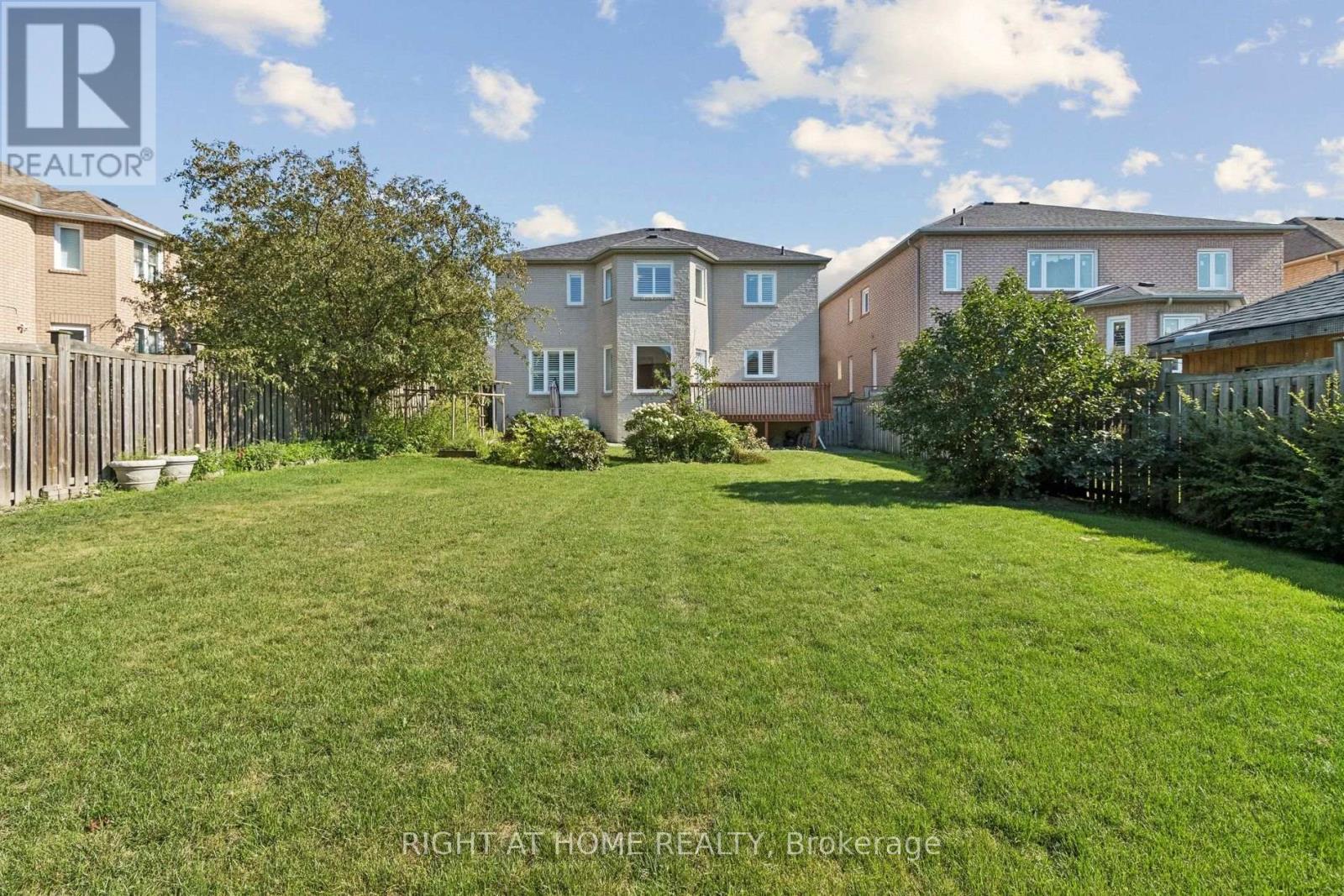35 Palace Court Property Photo 2