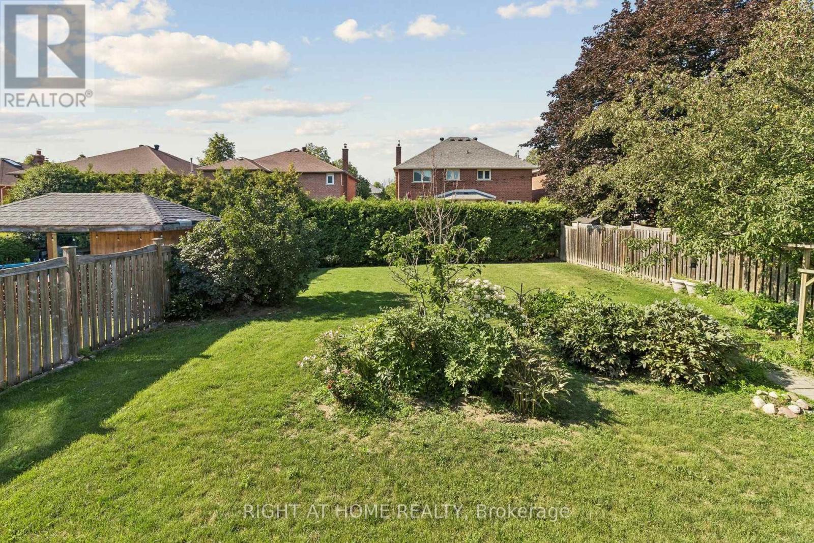 35 Palace Court Property Photo 3