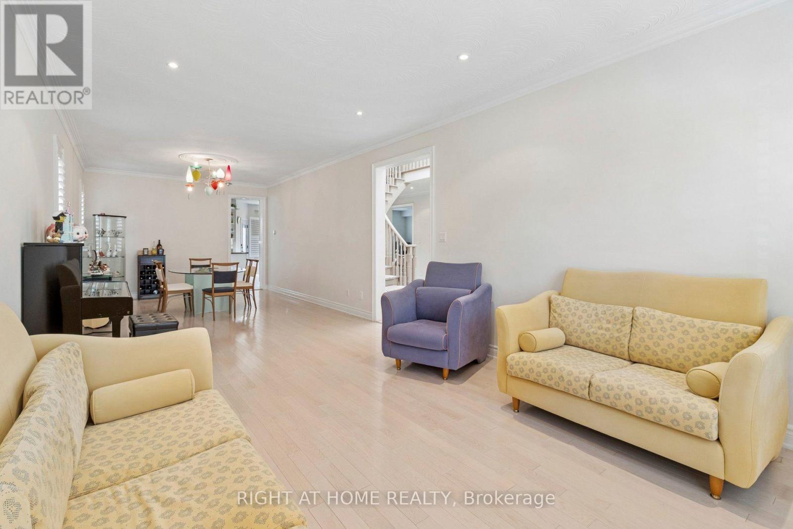 35 Palace Court Property Photo 7