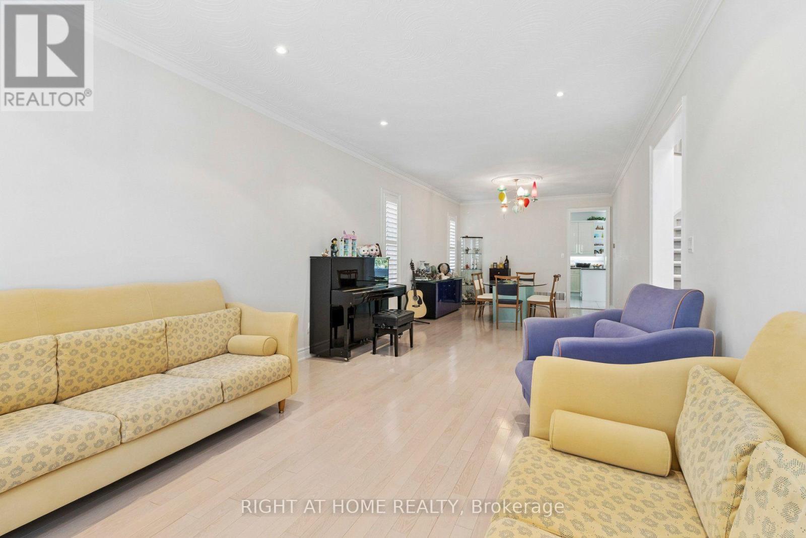35 Palace Court Property Photo 8