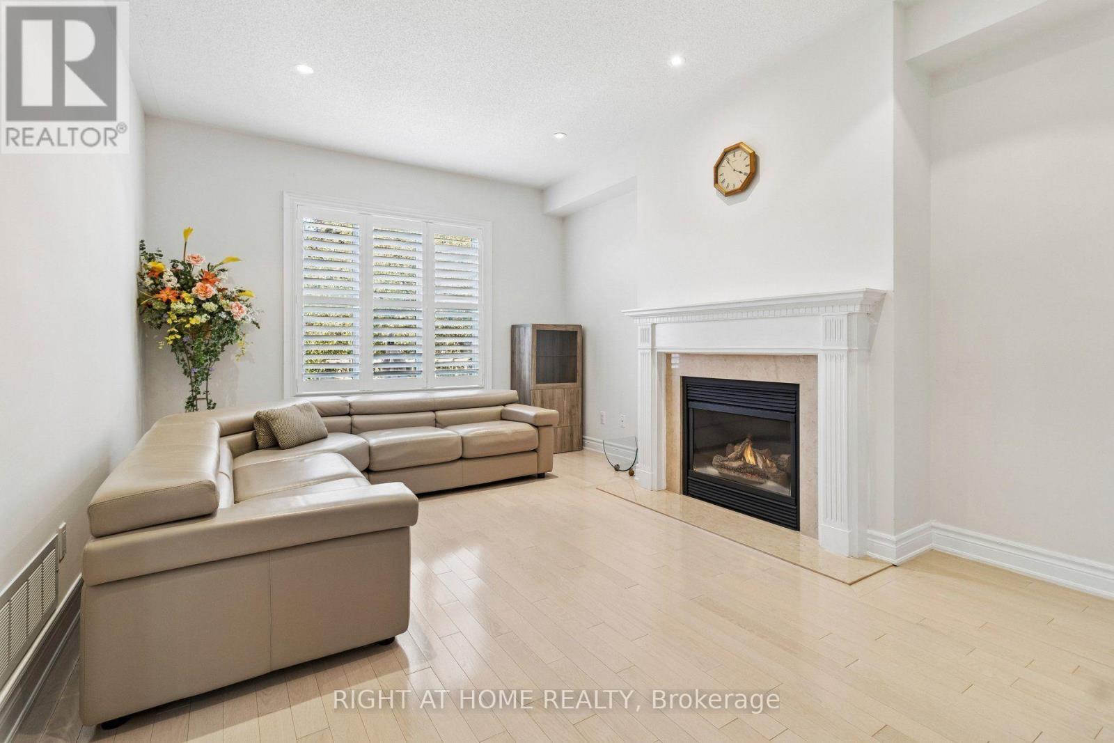 35 Palace Court Property Photo 15