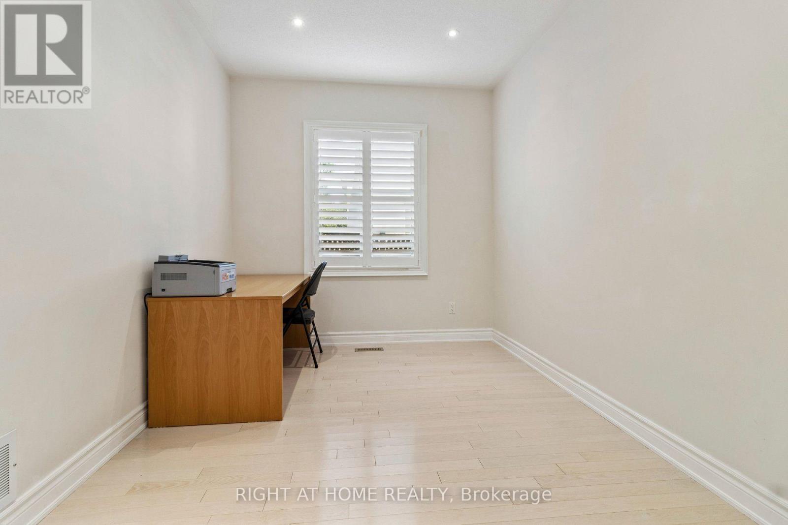 35 Palace Court Property Photo 16